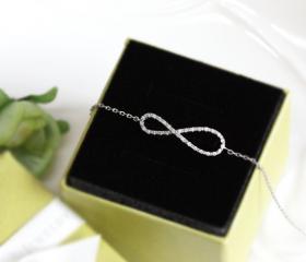Bridesmaid gifts - Set of 5 - Infinity bracelet with crystal