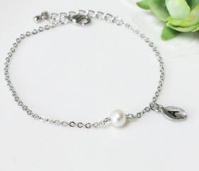 Tiny pearl & Leaf Initial bracelet, Personalized bracelet